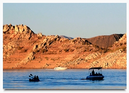 Boats make their way towards the Las Vegas Boat Harbor on Lake Mead Monday, Oct. 6, 2014. (Sam Morris/Las Vegas Review-Journal)